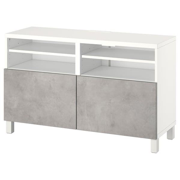Moderno mueble de TV blanco y gris, diseño limpio, cuatro estantes abiertos, dos puertas de armario, estantes ajustables, gestión de cables.