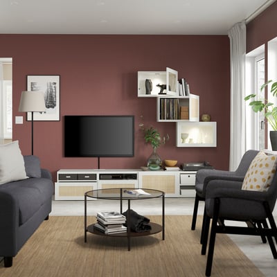 Mueble de TV Ikea BESTÅ: blanco, puertas tejidas, 3 estantes, 2 armarios de pared.