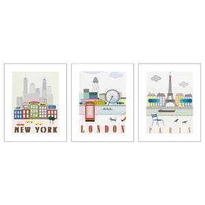 Tres coloridos carteles presentan paisajes urbanos icónicos: Nueva York, Londres y París. Cada diseño destaca puntos de referencia y elementos urbanos notables.