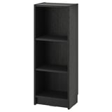 Librería BILLY, negra, tres estantes, sencilla, textura de madera, mueble de almacenaje.