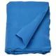 Manta rectangular de vellón azul brillante, cuidadosamente doblada, suave y acogedora.