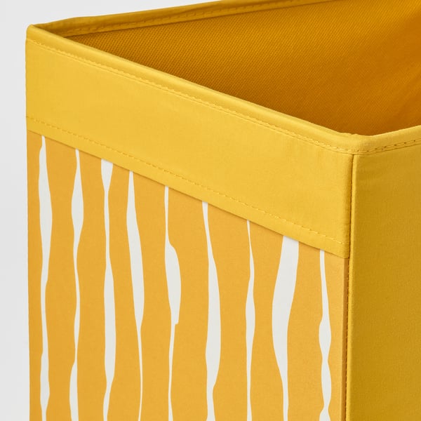 Cubo de almacenamiento amarillo brillante con patrón ondulado blanco, tela resistente, bordes cosidos uniformes.