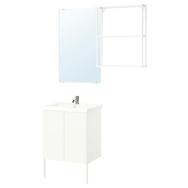 Baño moderno en blanco. Incluye vano, almacenamiento, espejo y estantes con líneas limpias y diseño minimalista.