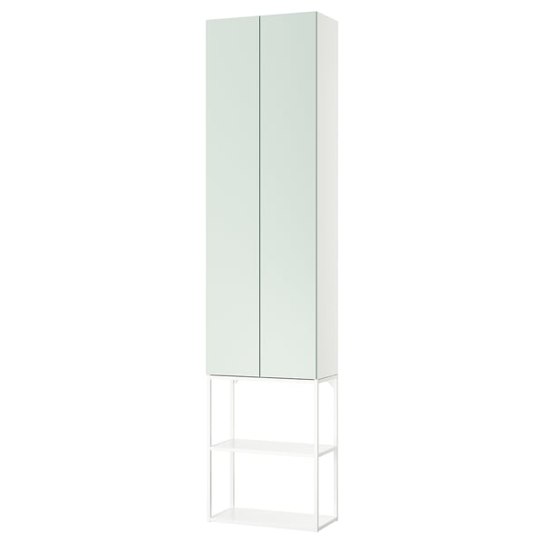 Un armario de almacenamiento ENHET alto de color verde claro con cuatro estantes, diseñado para un almacenamiento ordenado y minimalista.