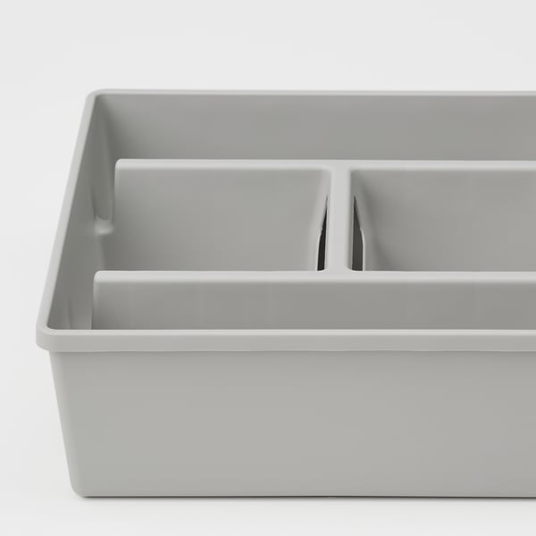 Bandeja organizadora de plástico gris con cuatro compartimentos; Diseño duradero y eficiente.