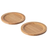 Dos posavasos redondos de bambú, marrón claro, vetas de madera natural, bordes lisos. Ideal para proteger superficies y bebidas.