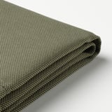 Tejido reciclado verde con textura suave, desplegado de forma ordenada.