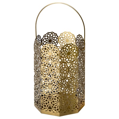 Linterna GOKVÄLLÅ dorada, forma cilíndrica con recortes florales, asa en la parte superior, fabricada en acero inoxidable.