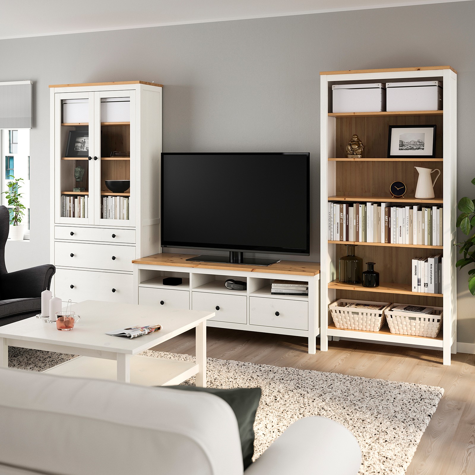 HEMNES Mueble TV, tinte blanco, marrón claro vidrio incoloro, 326x197