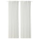 Dos cortinas blancas HILJA cuelgan rectas, la tela transparente crea pliegues suaves.