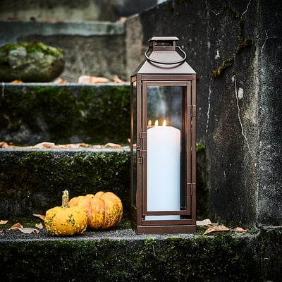 HÖSTAGILLE Farol para vela gruesa, rojo cobre, 43 cm