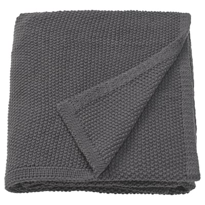 Manta HUMLEMOTT gris, rectangular, de punto suave, fabricada en poliéster reciclado.