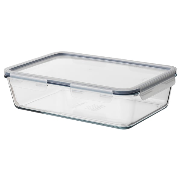 Se trata de un recipiente de vidrio transparente para alimentos IKEA 365+ con tapa a presión, apto para uso en horno y almacenamiento de alimentos.