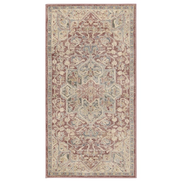 Una alfombra JÄRNVÄG rectangular de color beige con intrincados diseños rojos y azules. Está hecho de materiales reciclados y un patrón tradicional detallado.