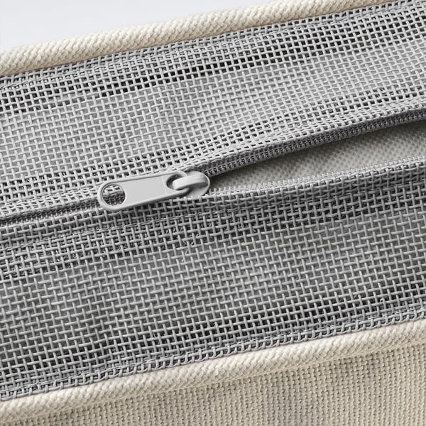 Primer plano de la bolsa de malla con cremallera, que demuestra la calidad de la tela y la cremallera duradera.