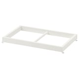 Un perchero KOMPLEMENT blanco, de forma rectangular, con un marco robusto y sin compartimentos visibles.