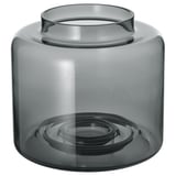 Un jarrón de cristal gris KONSTFULL con una amplia apertura y una base circular, diseñado para resaltar las flores.