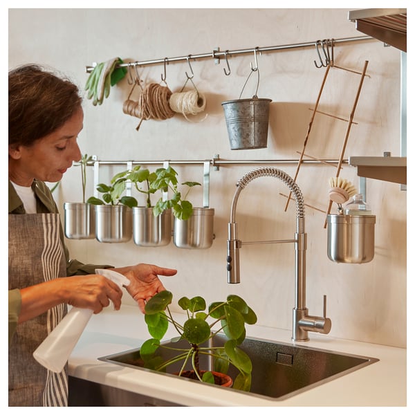 Barra de acero inox para colgar en la pared de cocinas