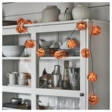 Luces de cadena de calabaza naranja con caras de calabaza y linterna, que iluminan los espacios interiores y exteriores.