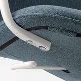 Primer plano de las sillas, asiento ajustable en altura y mecanismo de inclinación.