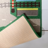 Alfombra urbana vibrante con parte superior suave y texturizada; Materiales reciclados, respaldo antideslizante.