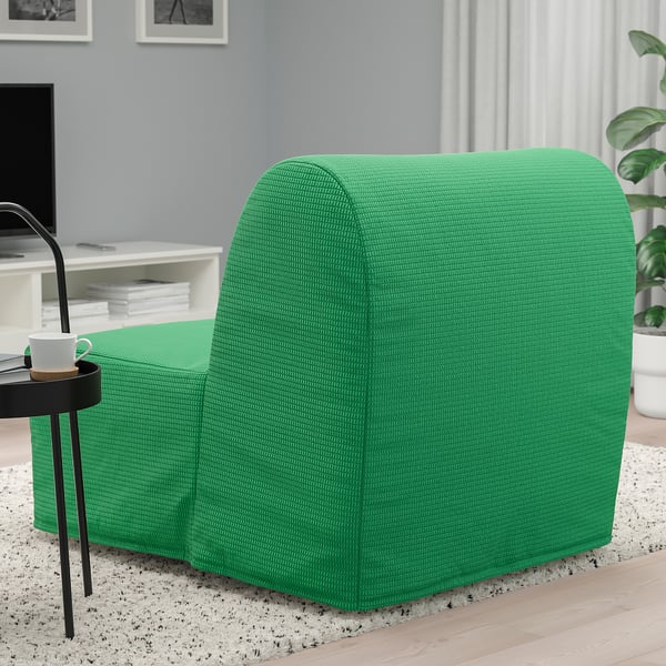 Silla-cama verde con portavasos, parte del juego lycksele, apto para uso doméstico y fácil transformación en cama.
