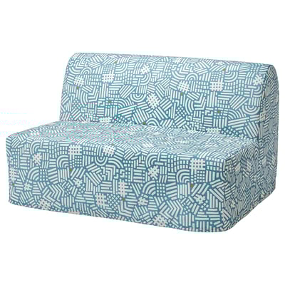 Un sofá cama de dos plazas A LYCKSELE MURBO con funda azul estampada. Tiene diseños geométricos y ofrece cómodas opciones de asientos y dormir.
