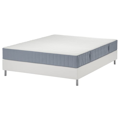 Un combo de colchón y base LYNGÖR blanco, con muelles ensacados y 5 zonas de confort, ideal para una buena noche de sueño.