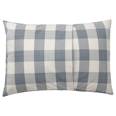 Almohada de cuadros MÄVINN azul y blanco con corazones rojos, bordada a mano.