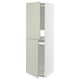 Mueble de cocina verde METOD con puertas dobles y estantes.