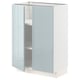 Un mueble de cocina METOD blanco con puerta azul claro en acabado brillante. Tiene un interior vacío con estantes ajustables.