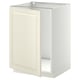 Un mueble bajo blanco del sistema de cocina METOD con puertas bodbyn en color blanco roto, de diseño tradicional con bordes biselados.