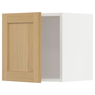 Mueble de pared blanco Metod de Ikea con puerta de madera clara, diseño clásico en bisel.