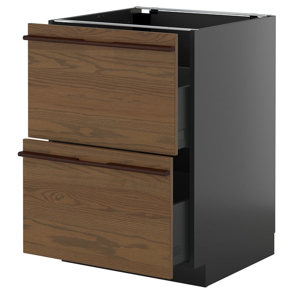 Mueble de cocina METOD de Ikeas con cajones de fresno marrón oscuro y armario negro.