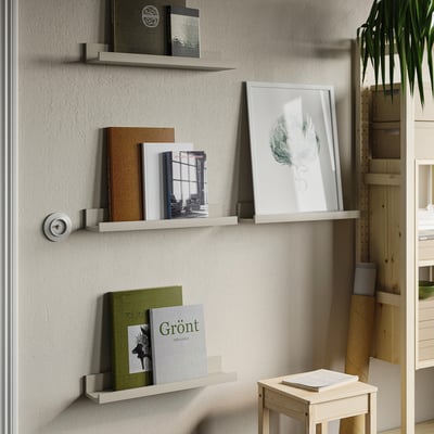 MOSSLANDA Estante para cuadros, beige grisáceo, 55 cm