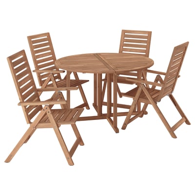 Set de picnic con mesa redonda y cuatro sillas plegables, fabricado en madera de acacia marrón claro.