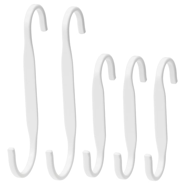 Cuatro ganchos de metal blanco, diseño aerodinámico para colgar artículos.