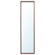 El espejo NISSEDAL es un elegante espejo rectangular montado en la pared con un marco marrón oscuro, perfecto para dormitorios o baños.