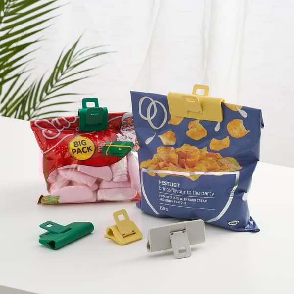 Los clips de bolsa aseguran las bolsas de bocadillos. Los clips de colores sellan las bolsas para darle frescura. Se incluyen tres tamaños: grande, mediano y pequeño.
