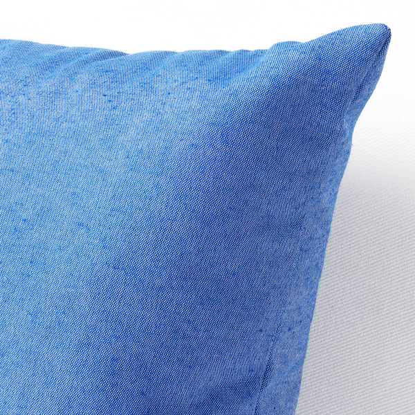 Un primer plano de alta calidad con textura de cojines azules, fabricado con materiales reciclados.