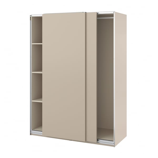 Moderno armario beige con puertas correderas con estantes y pies ajustables.