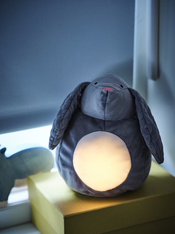 PEKHULT Peluche luz noche gris conejo/a pilas, cm - IKEA
