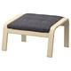 Reposapiés POÄNG de forma única con estructura de madera clara y asiento acolchado gris oscuro.