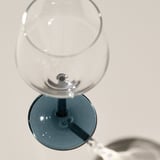 RÖDRÄKA Copa de vino, azul grisáceo/vidrio incoloro, 50 cl