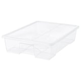 Una caja de almacenamiento de plástico transparente llamada SAMLA, de forma rectangular, diseñada para almacenar varios artículos, con un material transparente y un cierre de tapa incorporado.