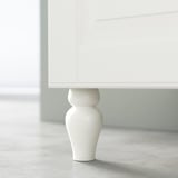 Pata SIGGARP blanca, diseño curvo, madera maciza.