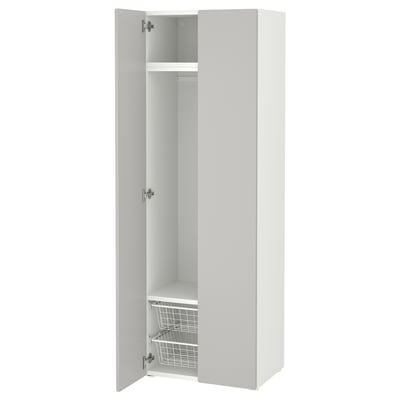 Un armario SMÅSTAD blanco de ikea con una puerta abierta, que deja ver estantes de almacenamiento.