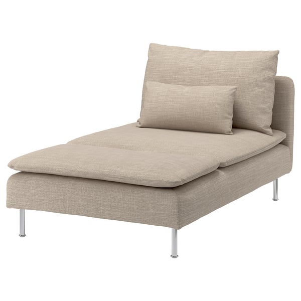 Una tumbona SÖDERHAMN beige con un diseño minimalista. Tiene una funda suave y extraíble, patas de metal y un respaldo acolchado con una almohada.