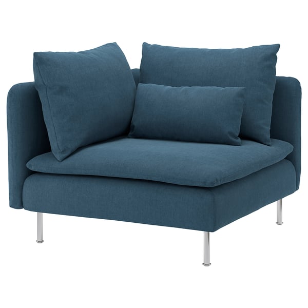 Sofá moderno azul con dos almohadas, diseño elegante, patas de metal.