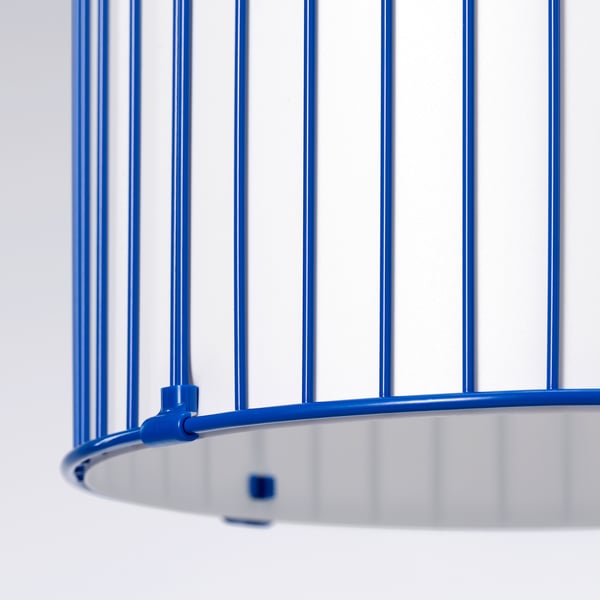 Lámpara colgante moderna azul con barras verticales, materiales de alta calidad.